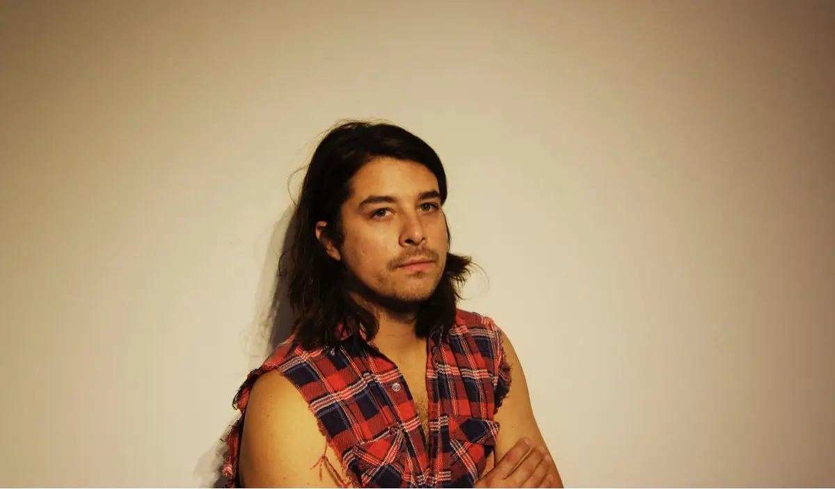 Matthew Logan Vasquez tours around Europe with Israel Nash this month